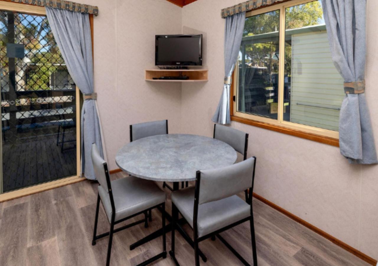 Beachside Holiday Park Норманвілл Екстер'єр фото